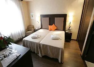 Otel The Cookbook & 4*
