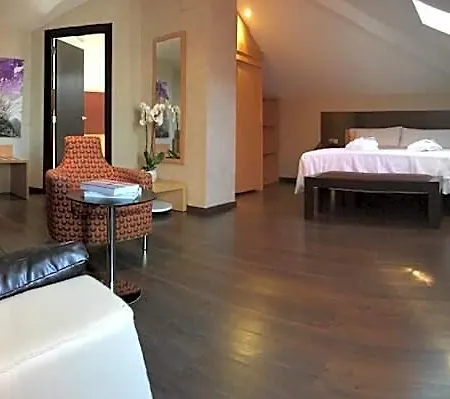 Otel The Cookbook & 4*