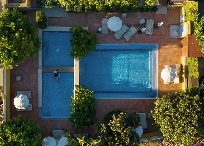 The Cookbook Gastro Boutique & מלון